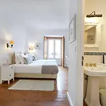 Casa Do Mercado Bed & Breakfast 4*