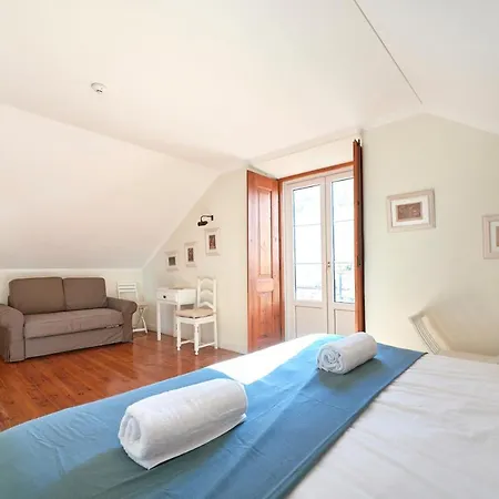 לינה וארוחת בוקר Casa Do Mercado 4*